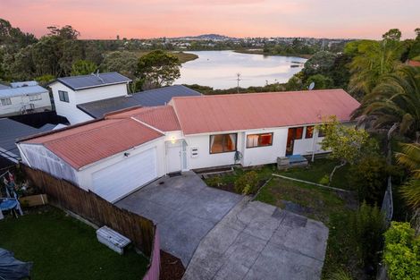 Photo of property in 1/29 Beaubank Road, Kelston, Auckland, 0602