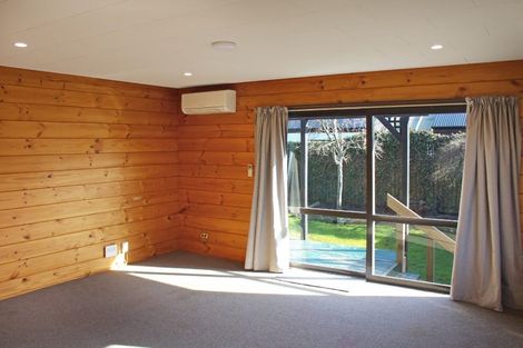 Photo of property in 1/74 Aorangi Road, Bryndwr, Christchurch, 8053