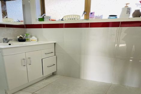 Photo of property in 302 Swanson Road, Henderson, Auckland, 0610