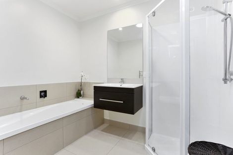 Photo of property in 44b Gilbransen Road, Kumeu, 0810