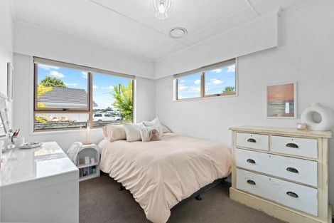 Photo of property in 1 Mahupuku Street, Greytown, 5712