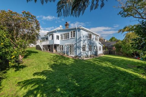 Photo of property in 8 Maritime Terrace, Birkenhead, Auckland, 0626