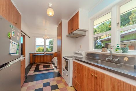 Photo of property in 28 Huntingdon Street, Northland, Wellington, 6012