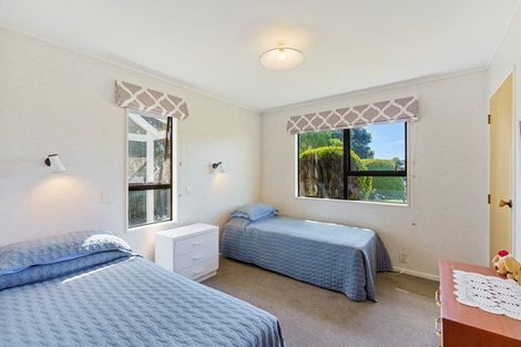 Photo of property in 8 Pio Pio Place, Waikanae Beach, Waikanae, 5036