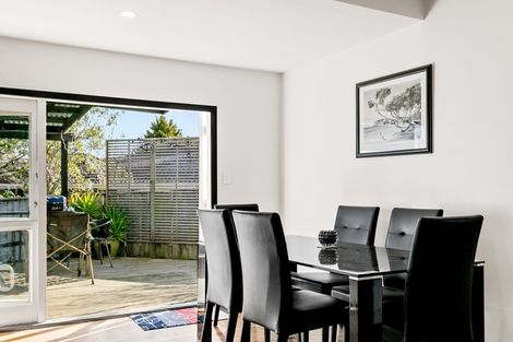 Photo of property in 14 Pipi Street, Two Mile Bay, Taupo, 3330