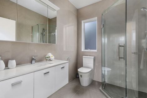 Photo of property in 487a East Coast Road, Murrays Bay, Auckland, 0630