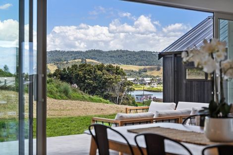 Photo of property in 16 Ian Hopper Way, Pauanui, 3579