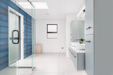 Photo of property in 4 Rotorua Grove, Aotea, Porirua, 5024