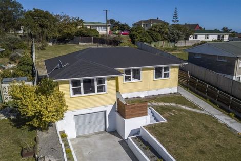 Photo of property in 111 Driver Crescent, Cannons Creek, Porirua, 5024