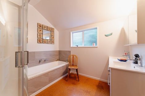 Photo of property in 6 Rosehill Road, Macandrew Bay, Dunedin, 9077
