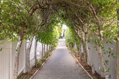 Photo of property in 8 Lochiel Road, Khandallah, Wellington, 6035