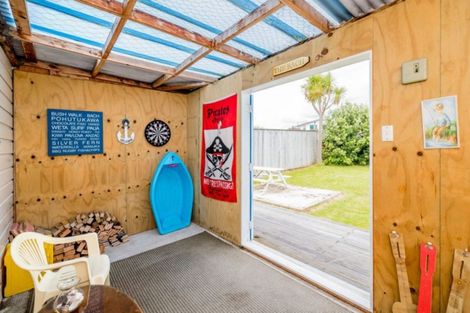 Photo of property in 31 Shortt Street, Foxton Beach, Foxton, 4815