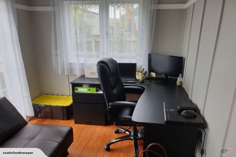 Photo of property in 20 Pine Avenue, Henderson, Auckland, 0612