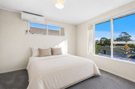 Photo of property in 22 Marvon Downs Avenue, Pakuranga Heights, Auckland, 2010