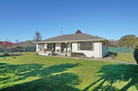Photo of property in 2 Ward Place, Rangiora, 7400