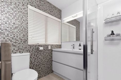 Photo of property in 20 Kate Sheppard Avenue, Torbay, Auckland, 0630