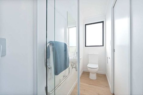 Photo of property in 5/5 Peachgrove Road, Te Atatu Peninsula, Auckland, 0610