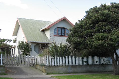 Photo of property in 2 Karaka Street, Castlecliff, Whanganui, 4501