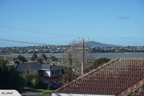 Photo of property in 109 Sylvan Avenue, Northcote, Auckland, 0627