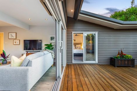 Photo of property in 6 Sunnyview Road, Greenhithe, Auckland, 0632