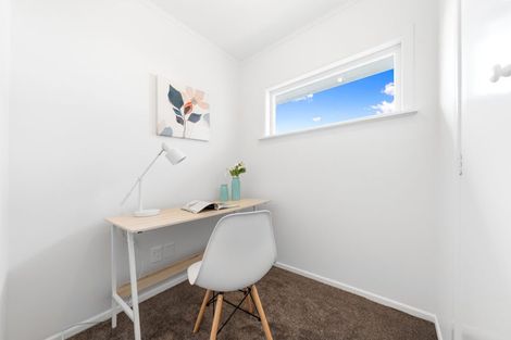 Photo of property in 17a Gulf Crest, Bucklands Beach, Auckland, 2012