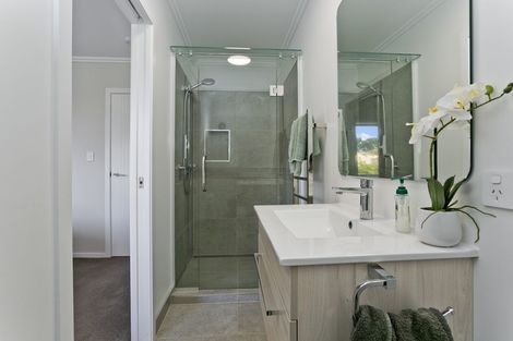 Photo of property in 927 East Coast Road, Northcross, Auckland, 0632