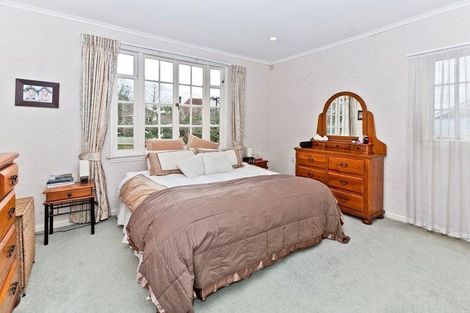 Photo of property in 18 Korau Road, Greenlane, Auckland, 1051