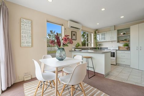 Photo of property in 5c Riversdale Drive, Merrilands, New Plymouth, 4312