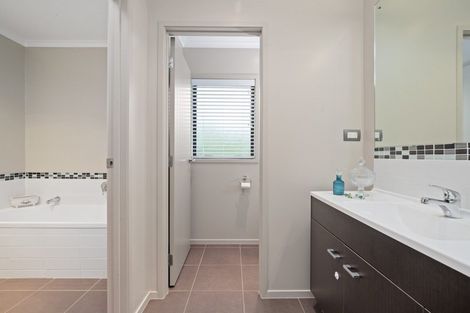 Photo of property in 4 Goble Road, Clarks Beach, Pukekohe, 2679