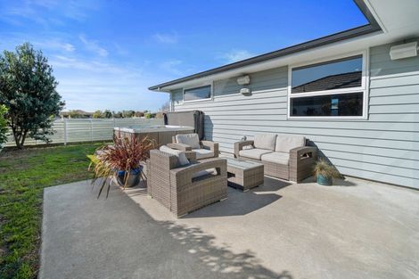 Photo of property in 69 Harding Drive, Papamoa Beach, Papamoa, 3118