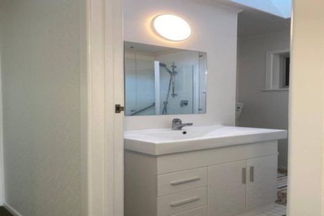 Photo of property in 5a Mckenzie Road, Mangere Bridge, Auckland, 2022