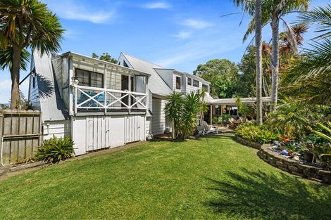 Photo of property in 20 Fitzherbert Avenue, West Harbour, Auckland, 0618