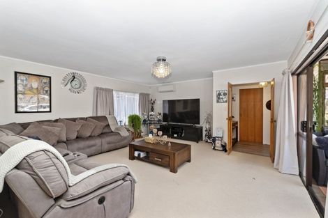 Photo of property in 2/5 Spring Grove, Henderson, Auckland, 0612