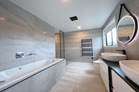 Photo of property in 2 Luff Place, Long Bay, Auckland, 0630