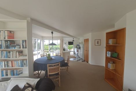 Photo of property in 21 Arden Place, Oakura, 4314