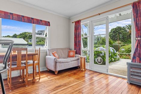 Photo of property in 10 North Street, Mokau, 4376