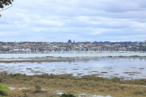 Photo of property in 40 Gill Avenue, Te Atatu Peninsula, Auckland, 0610