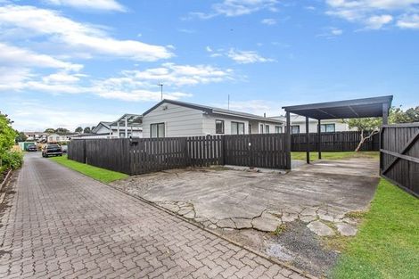 Photo of property in 1/13 Maplesden Drive, Clendon Park, Auckland, 2103
