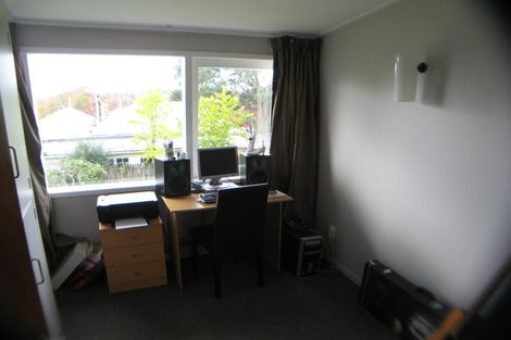 Photo of property in 1/135 Glenfield Road, Hillcrest, Auckland, 0626