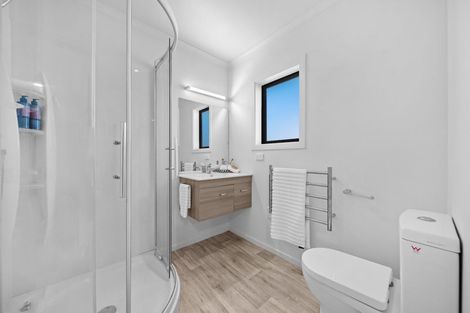 Photo of property in 1 Molesworth Street, Carterton, 5713