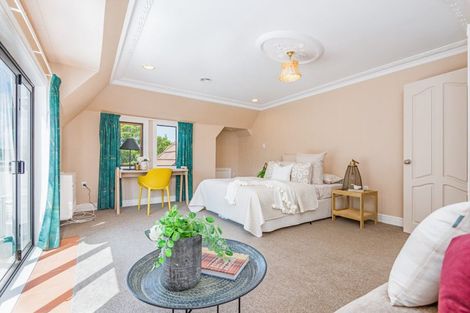 Photo of property in 21 Springdale Grove, Fitzherbert, Palmerston North, 4410