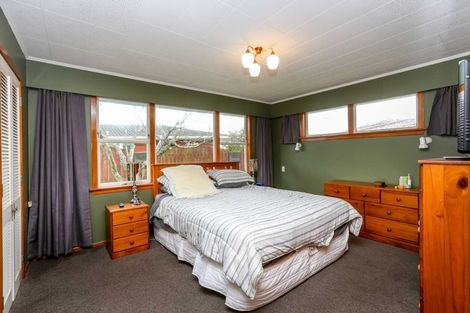 Photo of property in 25 Manu Crescent, Upper Vogeltown, New Plymouth, 4310