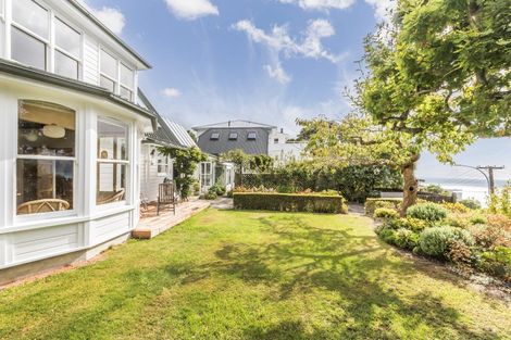 Photo of property in 51 Awa Road, Karaka Bays, Wellington, 6022