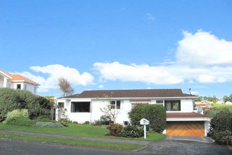 Photo of property in 24 Oliver Twist Avenue, Mellons Bay, Auckland, 2014