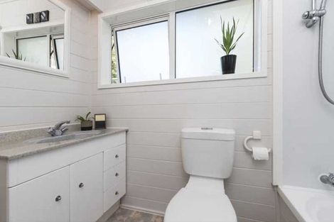 Photo of property in 44 Sungrove Rise, Sunnyvale, Auckland, 0612