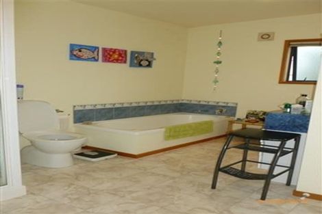 Photo of property in 22 Marina View, Paremata, Porirua, 5026