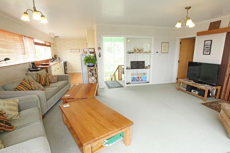 Photo of property in 40 Gill Avenue, Te Atatu Peninsula, Auckland, 0610