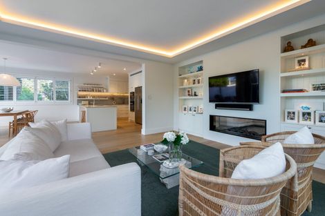 Photo of property in 1/30 Ocean View Road, Milford, Auckland, 0620