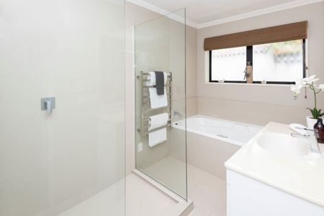 Photo of property in 1/28 Wiltshire Place, Somerville, Auckland, 2014