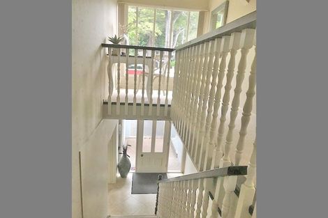 Photo of property in 16 Cobblestone Lane, Hillcrest, Auckland, 0627